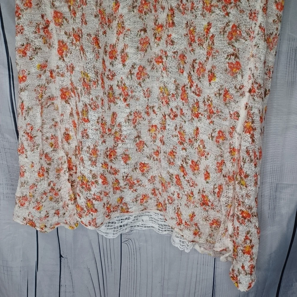 Free people boho ditsy floral White Pink Crochet Lace Hippie Top